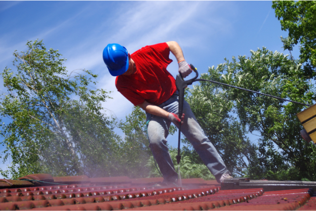 Roof cleaning with pressure tool